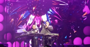 Warta Bandung Barat|Hebohnya Penampilan Ivan Gunawan Sebagai Host DJ di Konser Rossa