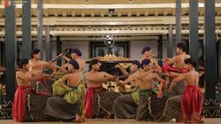 Warta Bandung Barat | Perang Legenda: Jaka Tingkir vs Dhadhungawuk Kembali Hidup di Beksan Wira Taruna