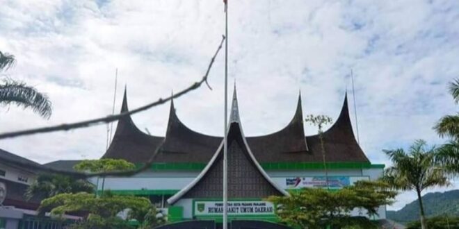 Warta Bandung Barat | Breaking News: Ratusan Guru dan Tenaga Kesehatan Demonstrasi di DPRD Padang Panjang, Terkait Penghentian TPP ASN