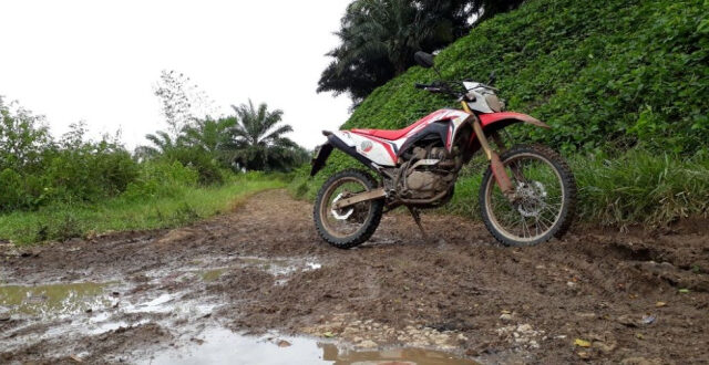 Pilih Antara Honda CRF150L atau CB150X? Simak Spesifikasi dan Harga untuk Petualangan Maksimal!